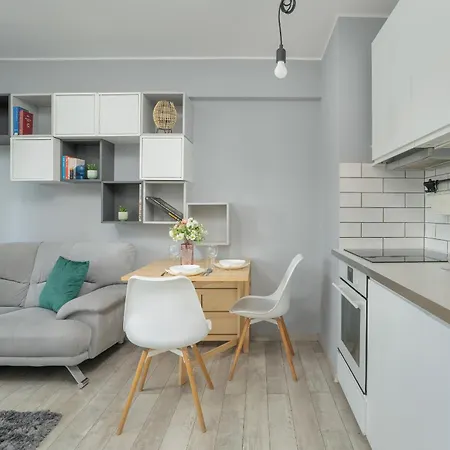 Stylish Near Hala Arena By Renters Apartment
